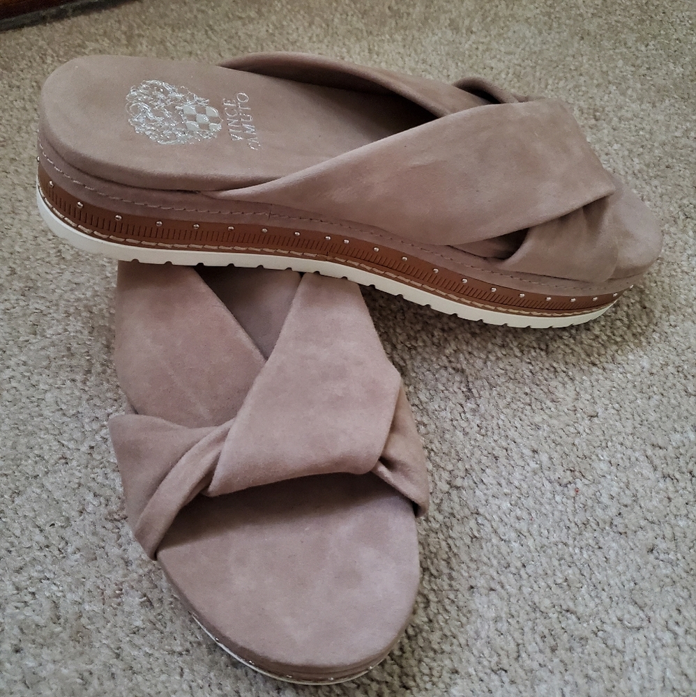 Vince Camuto 8.5 in taupe